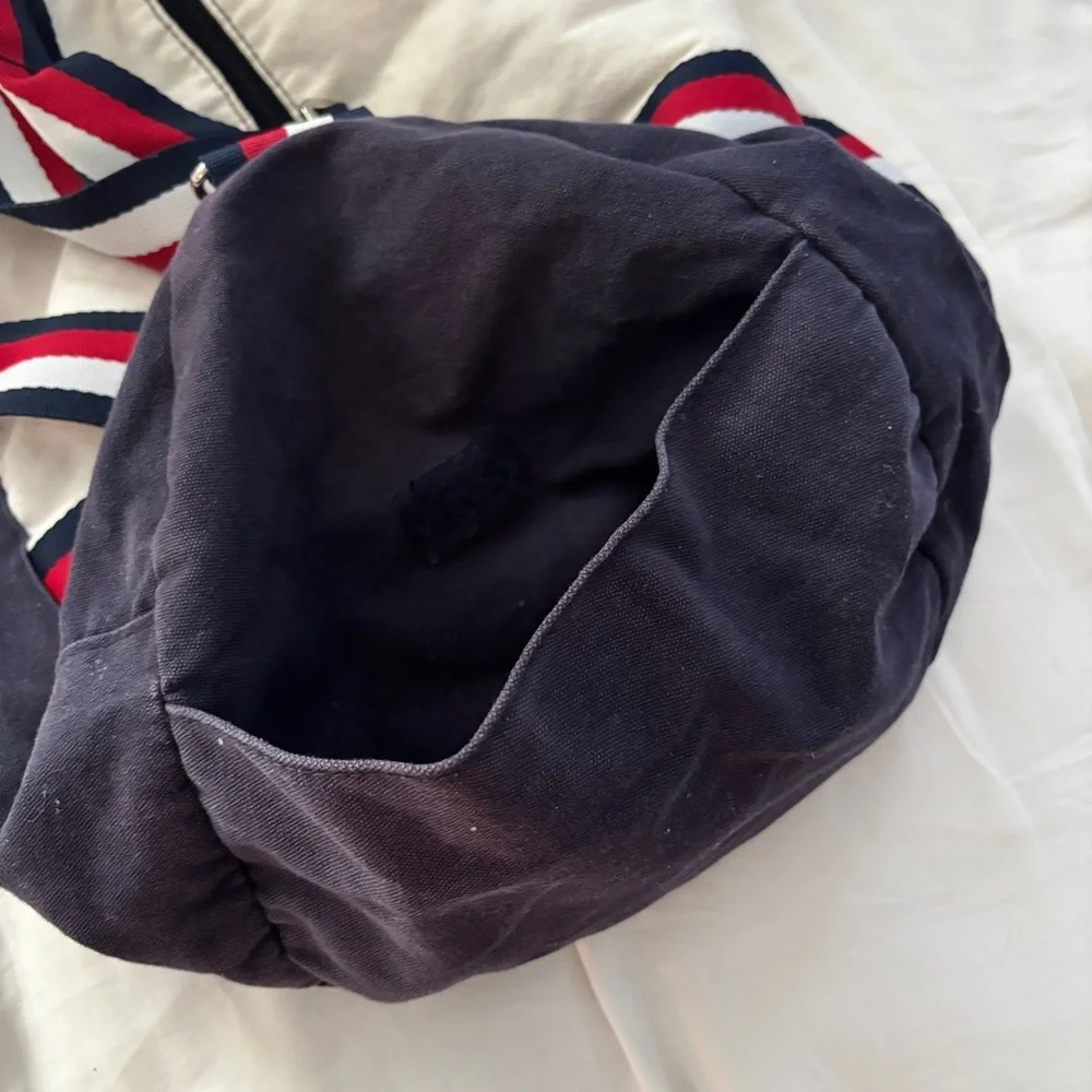 Tommy Hilfiger Duffle Bag - Picture 6 of 7